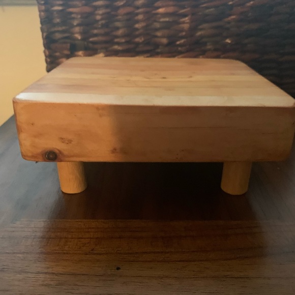 Small stand - Picture 1 of 9